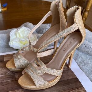 Delicacy Glittering Gold Heels